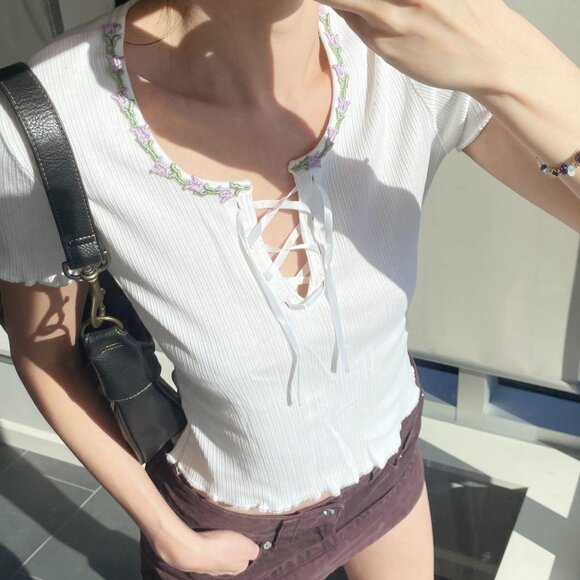 Purple lace lettuce trim rib-knit v-neck white tee - Picture 1 of 6